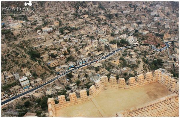 تطاول الحصار الخانق وقطع أوصال تعز المدينة وأريافها والأواصر الاجتماعية