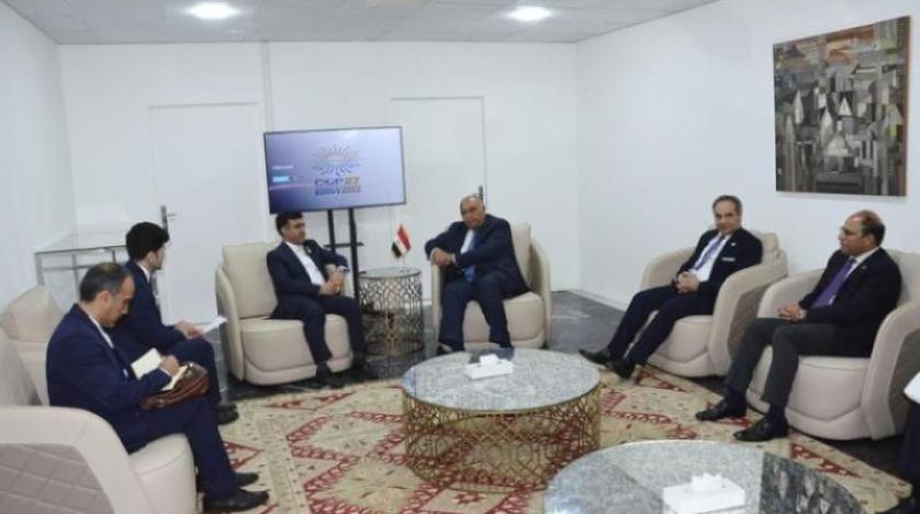 وزير الخارجية المصري خلال استقبال الوفد الإيراني ضمن فعاليات «كوب27» (الخارجية المصرية)
