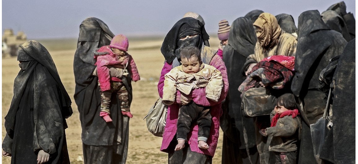 © OCHA/Halldorsson مخيم الهول في شمال شرق سوريا يضم أكثر من 70،000 شخص وأكثر من 90% منهم نساء وأطفال. ويشكل العراقيون والسوريون أكثر من 80% من عدد سكان المخيم