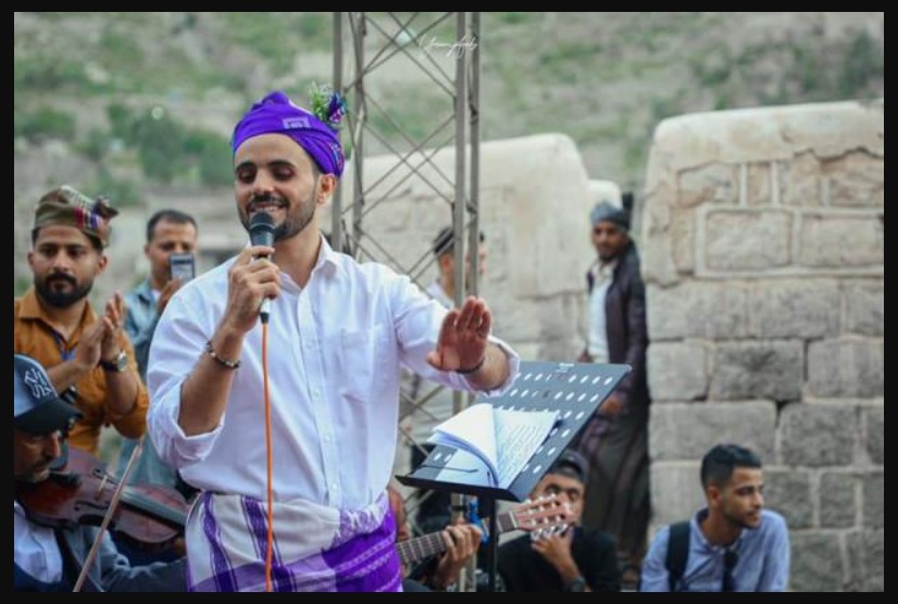 قال إن تعز ما زالت مدينة لعمار العزكي بفعالية في ميدان الشهداء