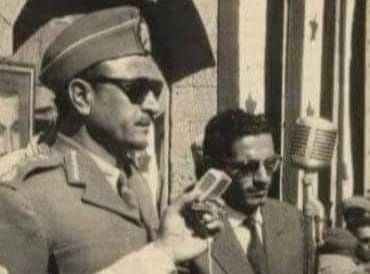 صورة للفقيد الكبير مع الزعيم السلال