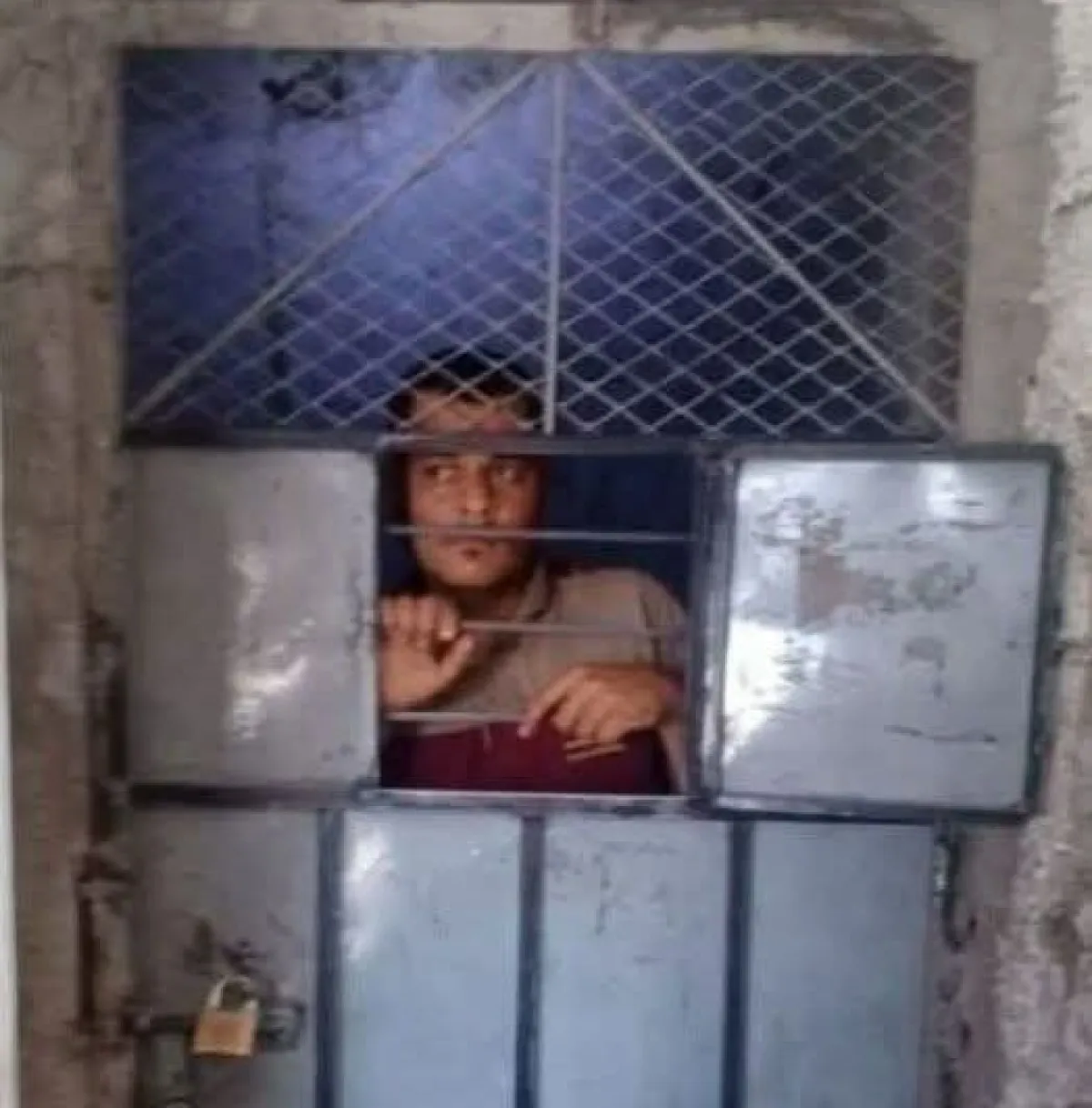 إضراب مفتوح عن الطعام لسائق شاحنة محتجز في نجد قسيم بتعز