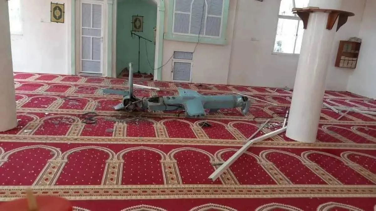 نجاة مصلين من مجزرة محتملة بعد سقوط مسيرة حوثية داخل مسجد في شرعب الرونة