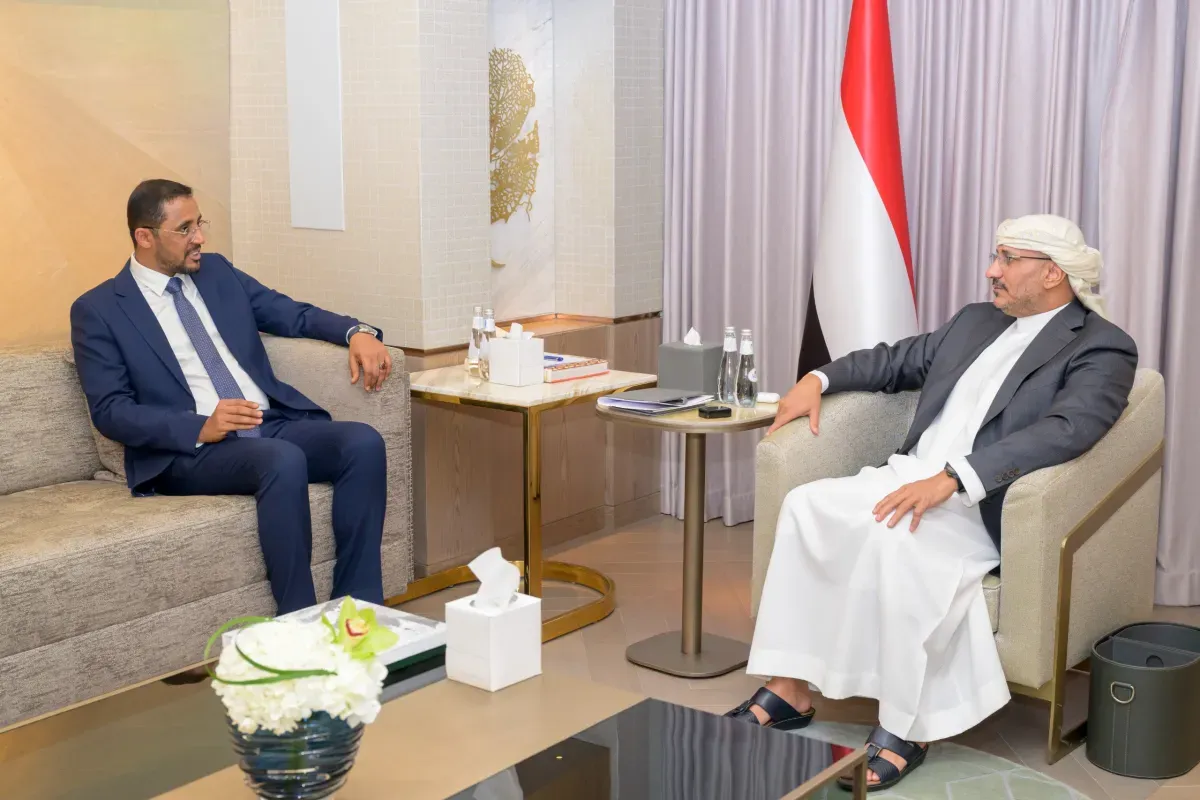 في لقائه وزير الدولة القديمي.. طارق صالح يؤكد أهمية دور أبناء تهامة في المعركة الوطنية