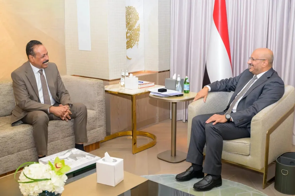 طارق صالح يبحث مع وزير الأشغال أولويات الإعمار وخطة 2026