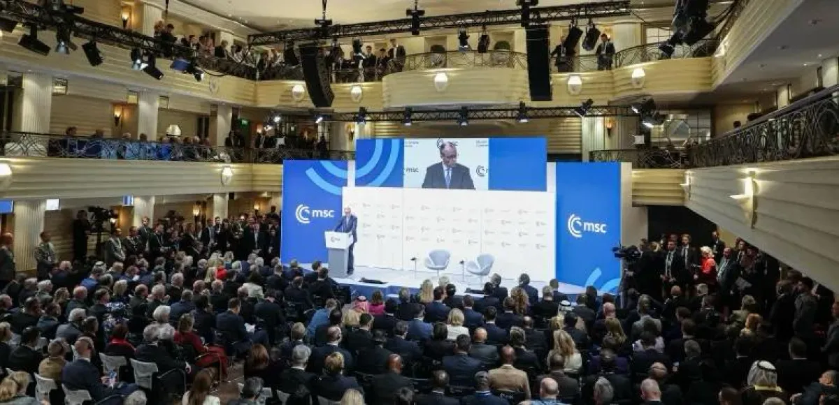 العليمي يطرح تصاعد تهديدات الملاحة الدولية أمام مؤتمر ميونخ للأمن الدولي