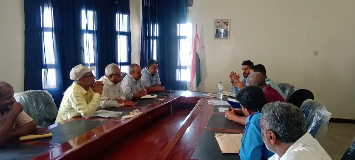 الحديدة.. السلطة المحلية في حيس تناقش آليات تنفيذ خط ضخ مياه "الدنين" بطول 18 كيلو مترًا