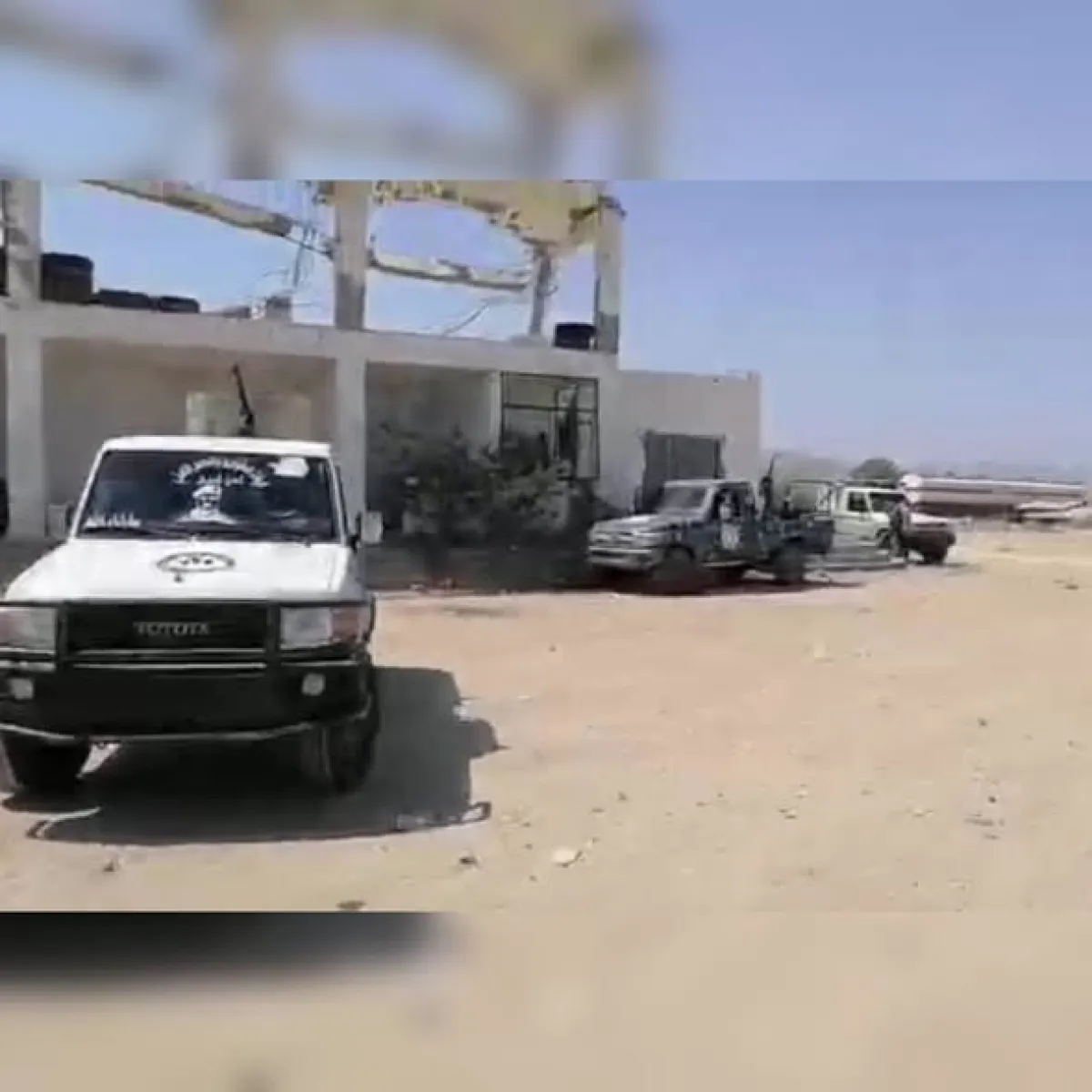 أبين: إزالة نقاط ابتزاز مسلح وإعادة فتح الطريق في المحفد