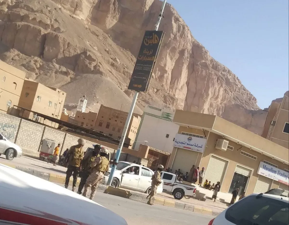 إصابة جندي بانفجار عبوة ناسفة استهدفت آلية عسكرية في سيئون