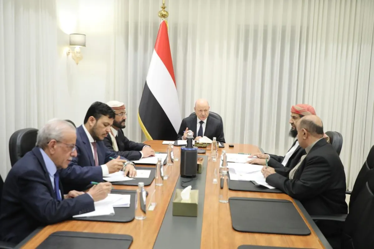 مجلس القيادة يؤكد الرد الحازم على محاولات تعطيل مؤسسات الدولة في عدن