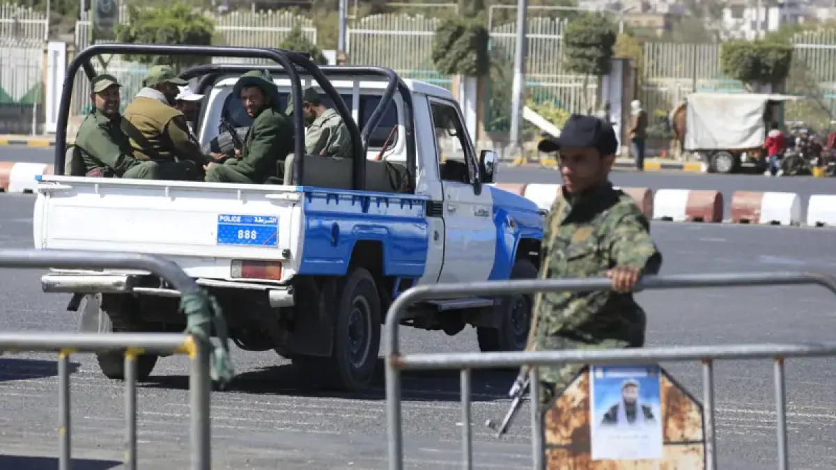 الحوثيون يختطفون 11 موظفاً في الخطوط الجوية اليمنية بعد احتجاجهم للمطالبة بإكرامية رمضان