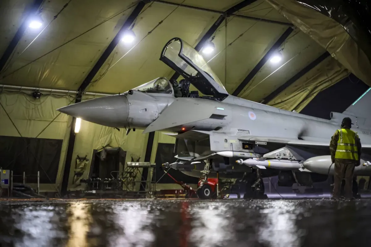 بريطانيا تسمح باستخدام قواعدها لشن ضربات دفاعية ضد الصواريخ الإيرانية