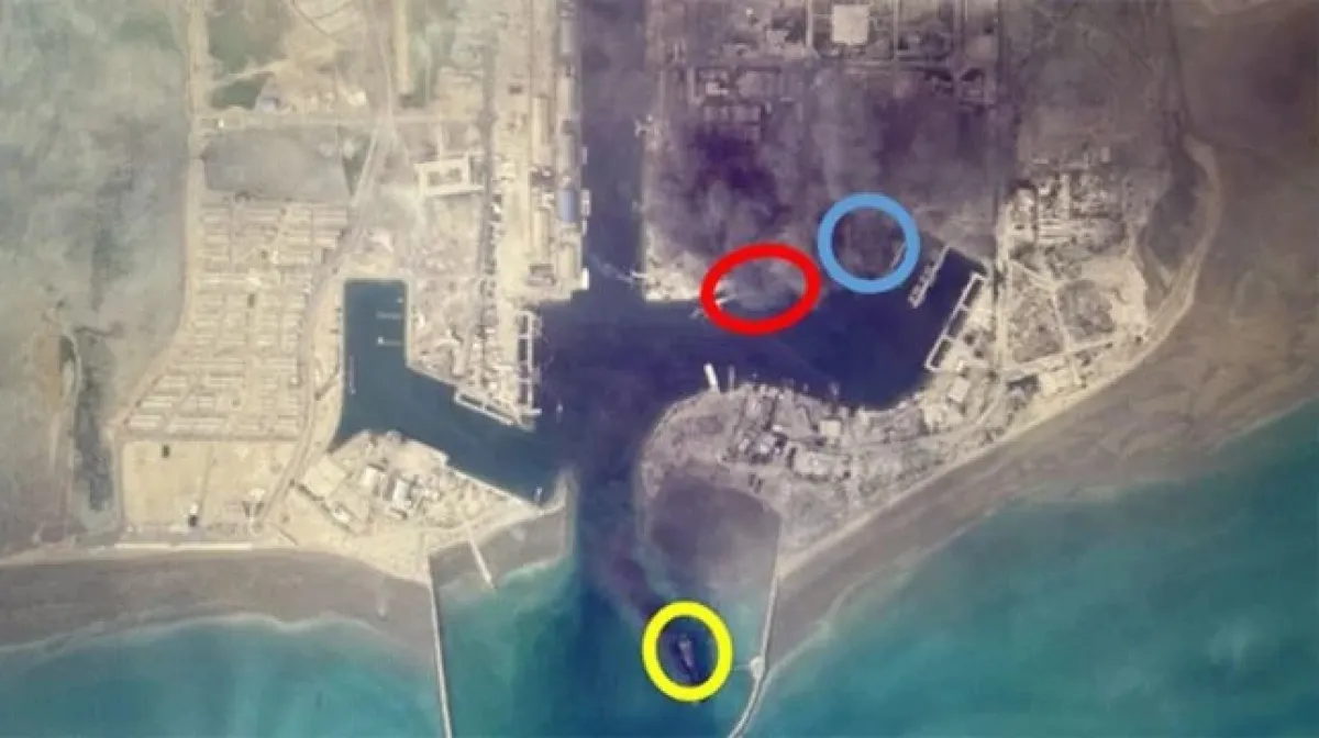 هجمات تستهدف قطعاً بحرية إيرانية في بندر عباس وتصاعد الدخان من الميناء العسكري