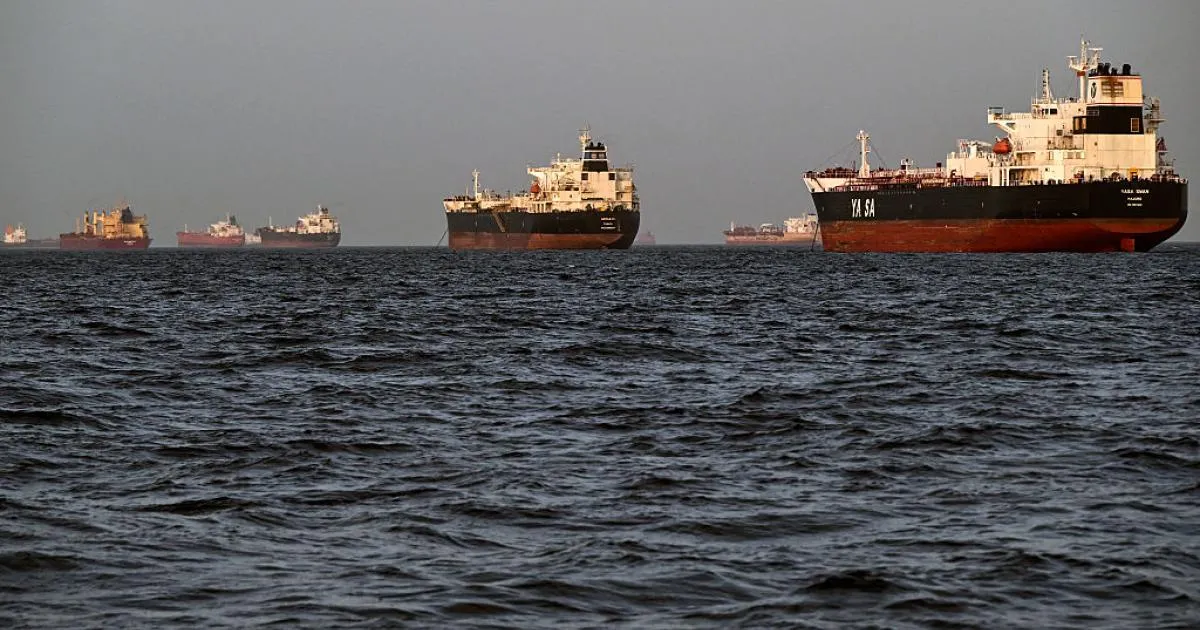 اضطراب الخليج يهدد الشحن العالمي.. 3200 سفينة عالقة وهرمز شبه مغلق