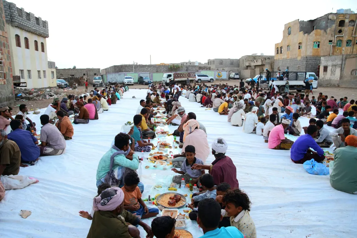 إنسانية المقاومة الوطنية تقيم مأدبة إفطار جماعي لأهالي ذو باب المندب