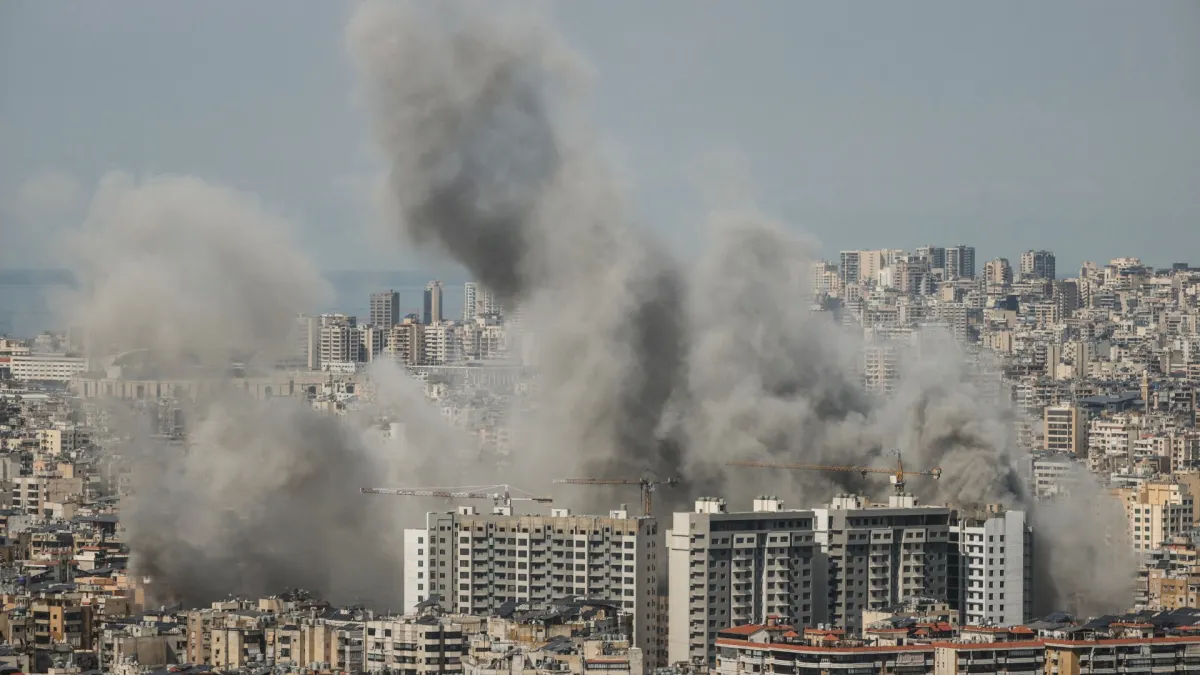 غارات إسرائيلية مكثفة على لبنان توقع 217 قتيلاً وتدفع آلاف المدنيين للنزوح