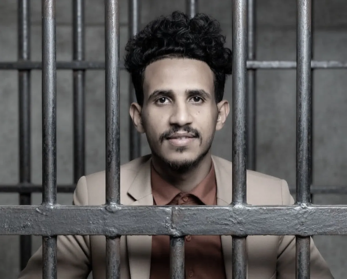 إب.. الحوثيون يختطفون مصوراً بعد توثيقه انهيار معلم أثري في يريم