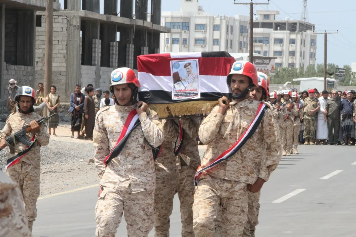 المقاومة الوطنية تودع العقيد الركن عارف القفاز في مراسم تشييع رسمي وشعبي