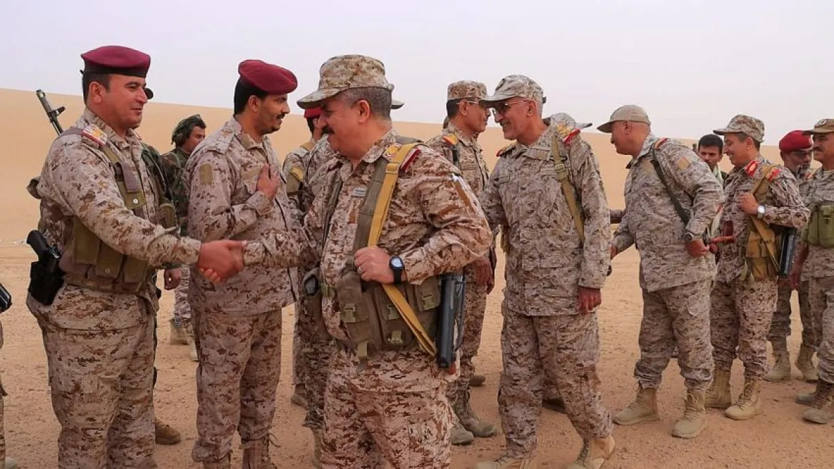 نائب رئيس هيئة التدريب يتفقد أبطال الجيش في جبهات القتال جنوب مأرب