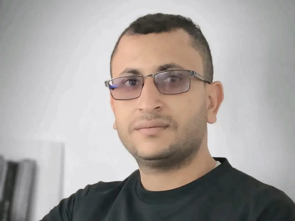 أسرة تحرير "الساحل الغربي" تدين حادثة استهداف الزميل عبدالصمد القاضي