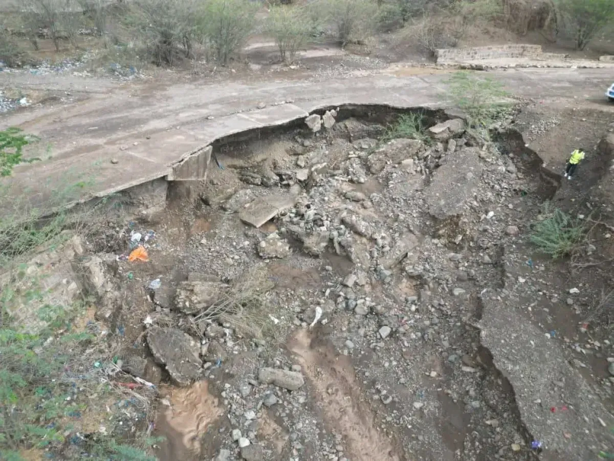 صندوق صيانة الطرق يباشر إصلاحات عاجلة لجسر المكازمة على خط تعز - المخا