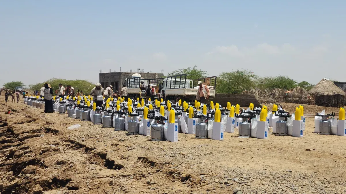 بدعم الفريق طارق صالح.. الخلية الإنسانية تسيّر قافلة إغاثية لمنكوبي السيول في الزهاري والمشالحة