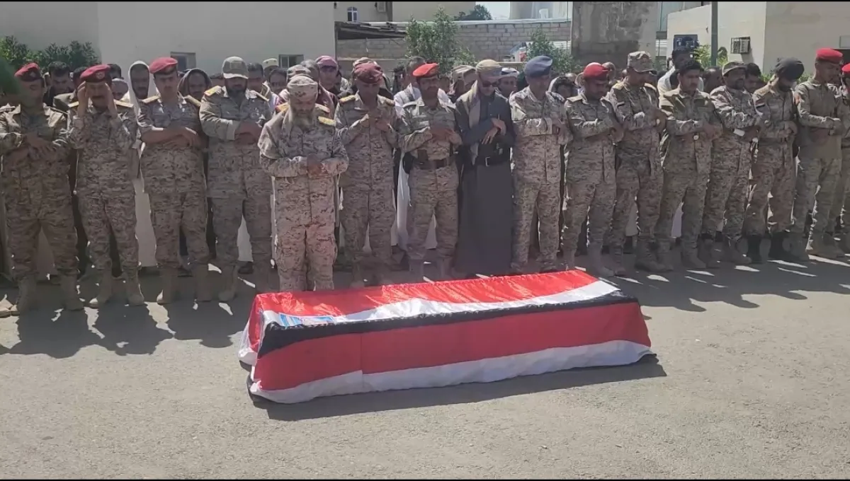 مأرب.. تشييع مهيب لركن استطلاع اللواء 161 بجبهة القذاميل إلى مثواه الأخير