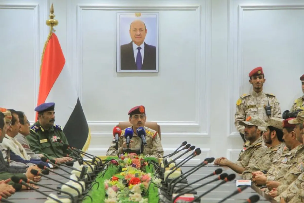 مأرب.. وزير الدفاع يشيد بصمود القوات ويؤكد العمل لاستكمال معركة التحرير