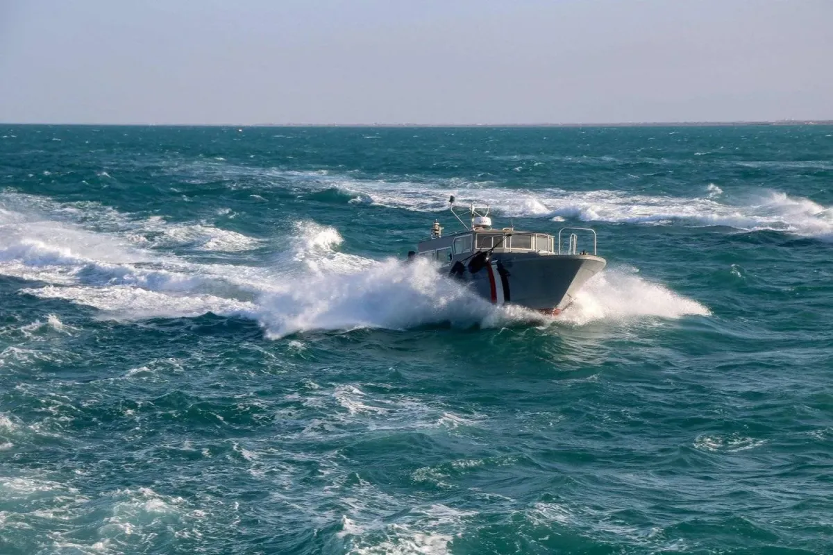 المخا.. خفر السواحل تنتشل جثة طفل غريق بعد ساعات من البحث