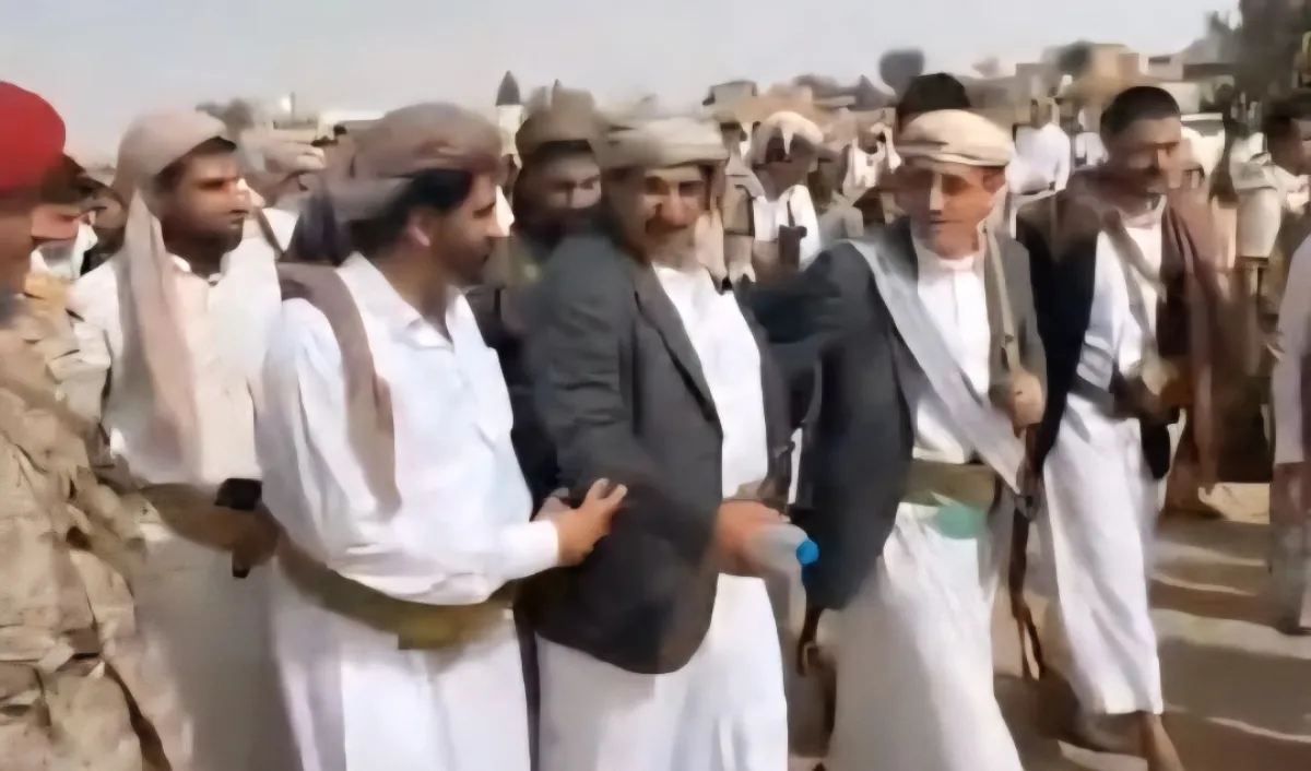 خلال زيارة لآل بن معيلي بمأرب.. وزير الدفاع يؤكد دور القبائل في دعم الدولة