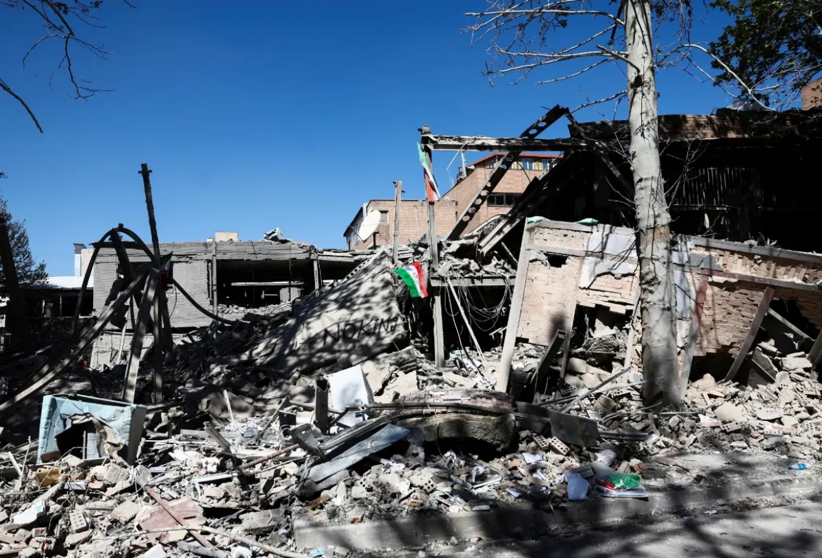 تصعيد لافت.. ضربات أمريكية إسرائيلية مكثفة تستهدف إيران قبيل انتهاء مهلة ترامب