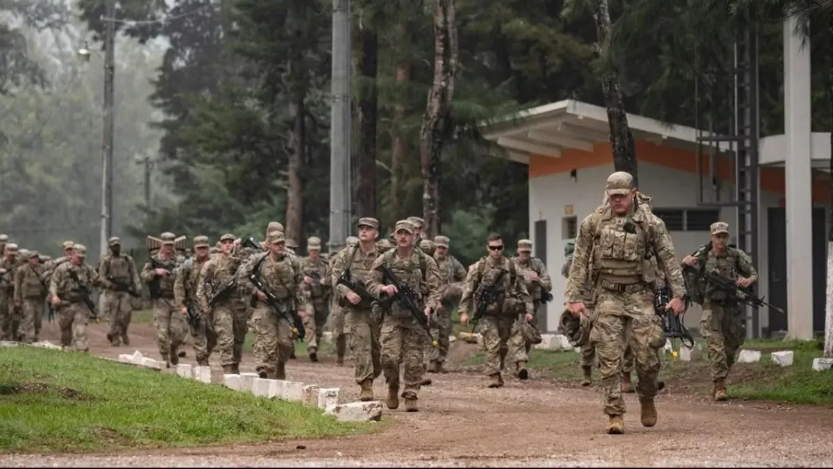 قوات أميركية إضافية تصل إلى الشرق الأوسط.. وترامب يلوح بالحسم مع اقتراب انتهاء المهلة