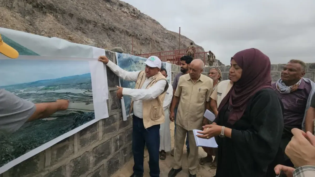 فريق أممي يطّلع على أضرار السيول في ريف المخا ويؤكد استمرار دعم مشاريع الاستصلاح الزراعي