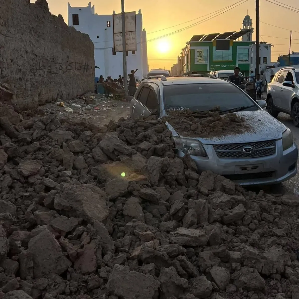 انهيار سور الشحر التاريخي.. جرس إنذار لفقدان أحد أبرز معالم حضرموت