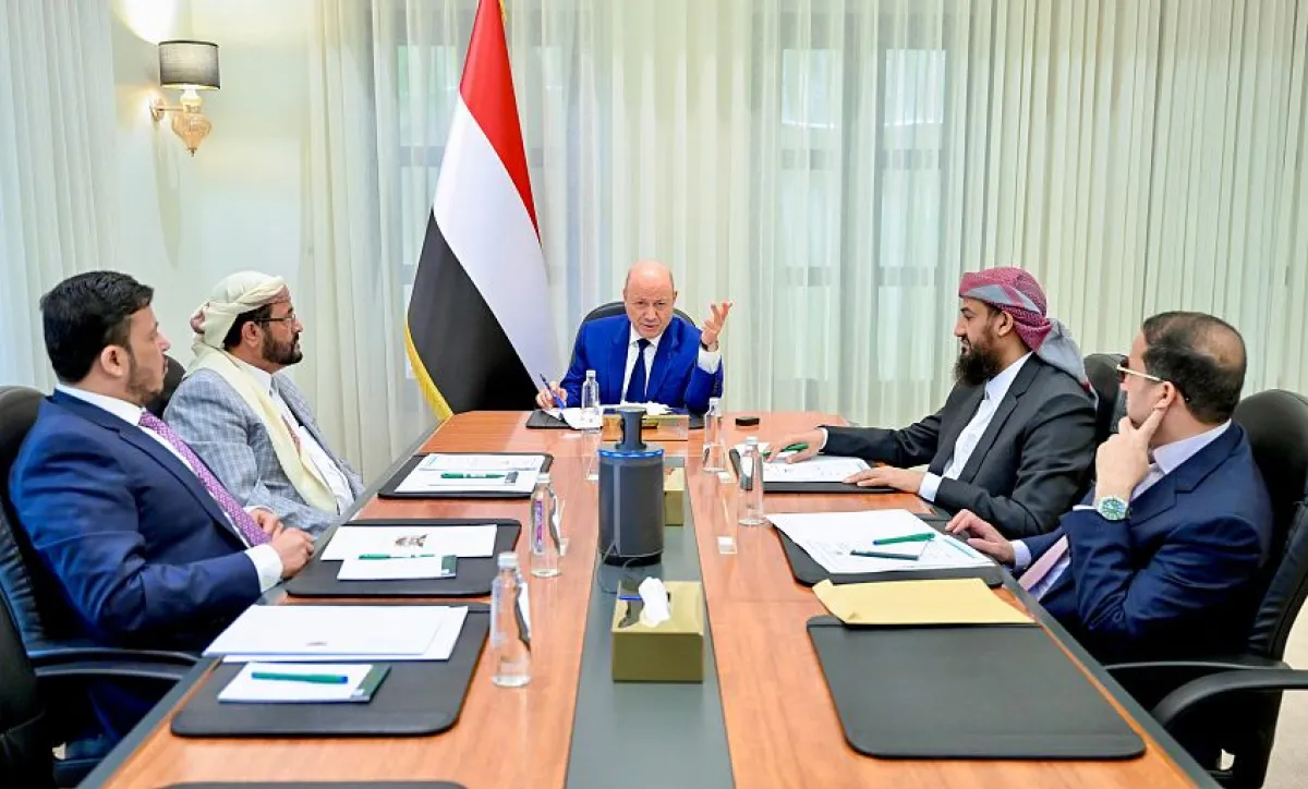 مجلس القيادة يقر إجراءات لمواجهة المتغيرات الاقتصادية ويحذر الحوثيين من التصعيد