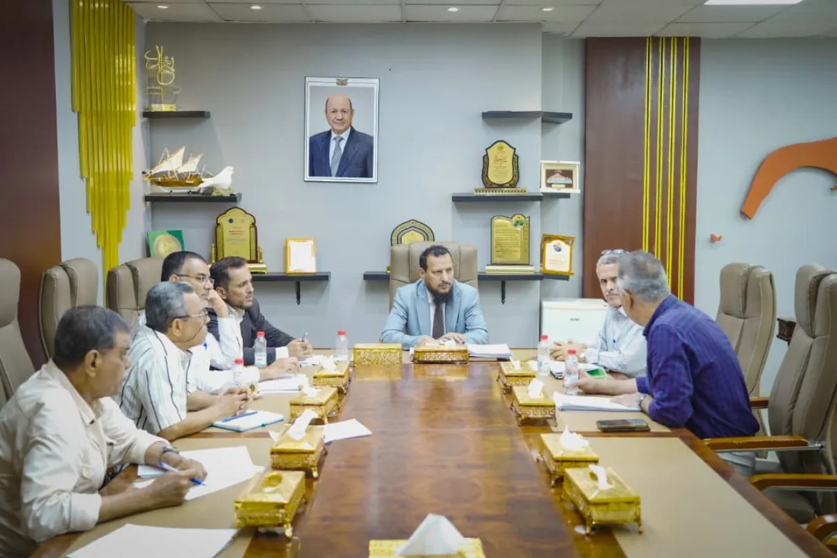 محافظ عدن يوجه بمسح عاجل للمباني الآيلة للسقوط لضمان سلامة المواطنين