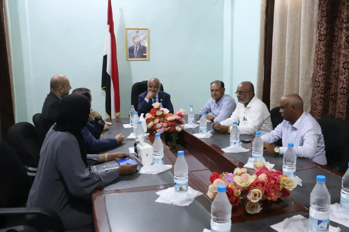 محافظ الحديدة يناقش مع منظمة الهجرة الدولية تعزيز التدخلات الإنسانية بالمحافظة