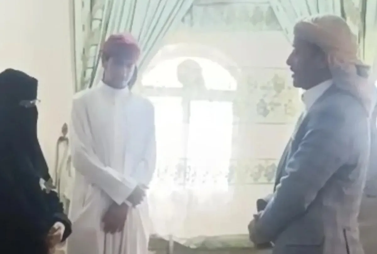 بتكليف من طارق صالح.. وفد من المكتب السياسي يعزي أسرة الطفل الشهيد إبراهيم جلال في تعز