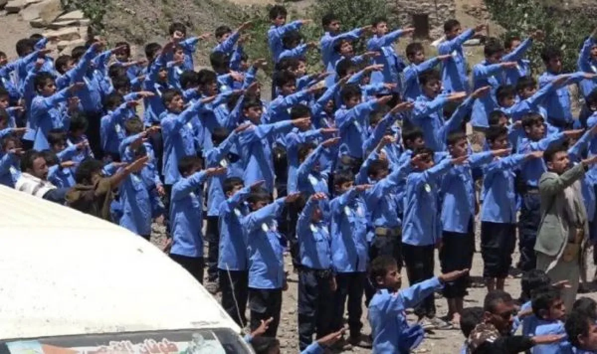 نقابة المعلمين تحذر من المراكز الصيفية الحوثية: أدوات لتجنيد الأطفال وغسل عقولهم