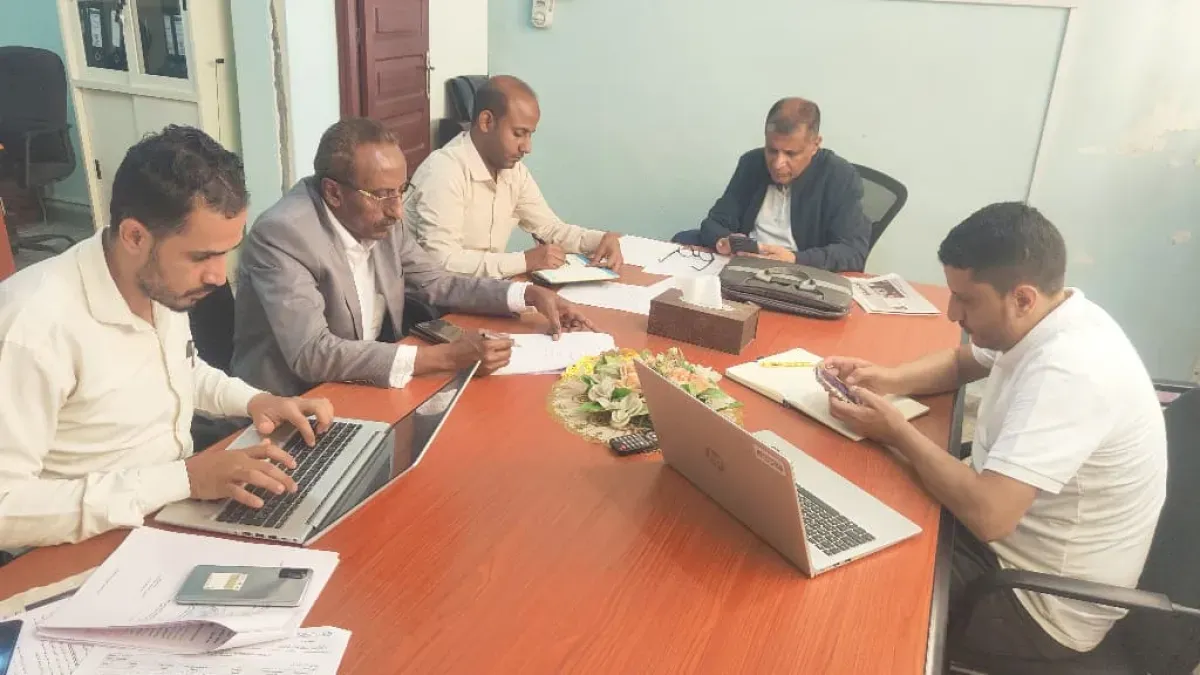 مدير عام موزع يناقش مع وفد دنماركي تنفيذ مشروع مياه تستفيد منه 8 مناطق في المديرية