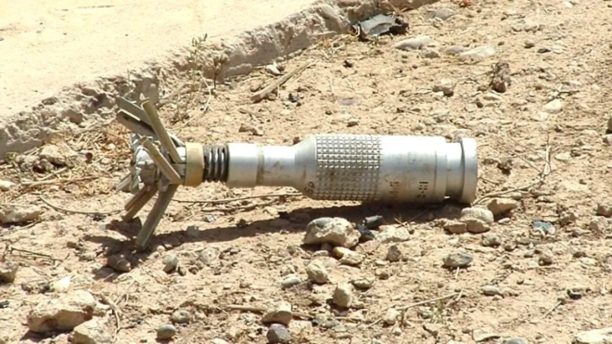 مقذوف من مخلفات الحوثيين يودي بحياة مواطن في الخوخة