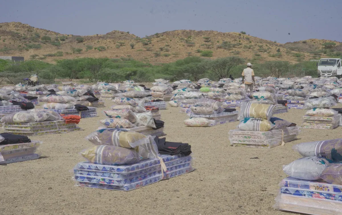 الخلية الإنسانية تقدم مساعدات إضافية للنازحين ومتضرري السيول في ريف المخا