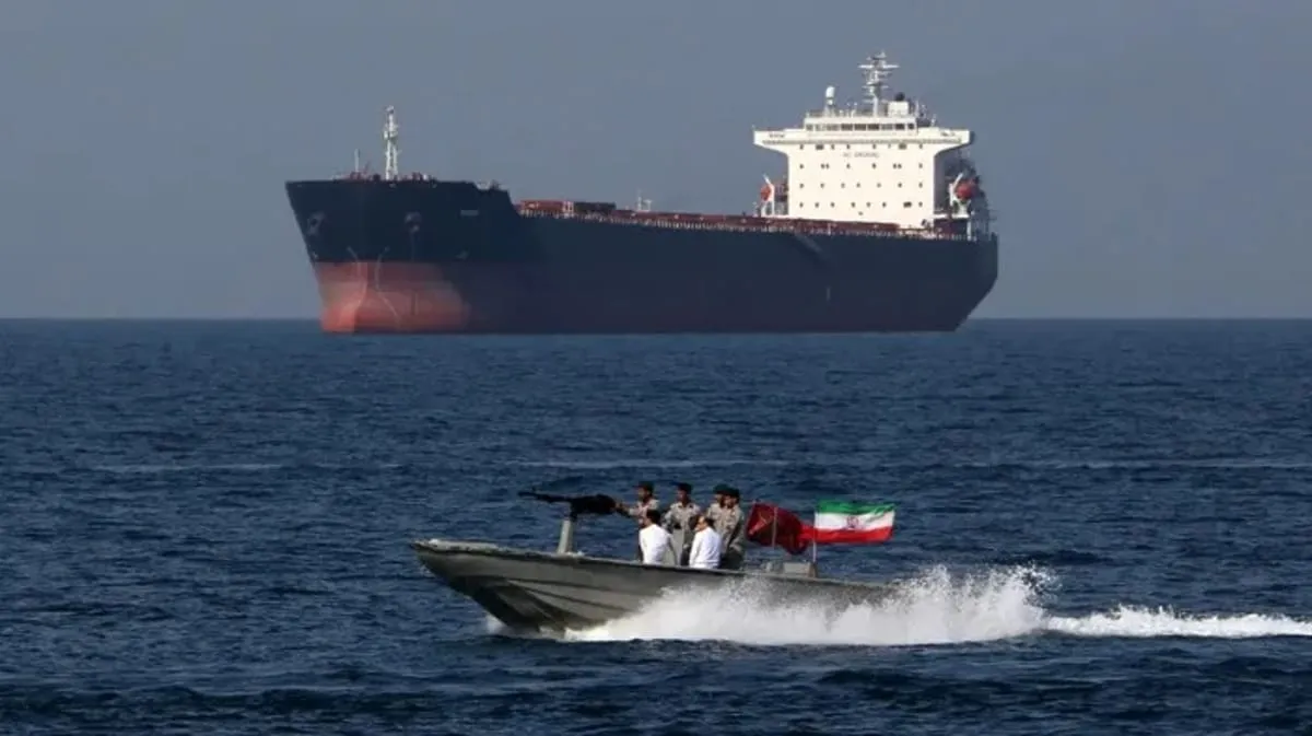 تحذير بريطاني: ثلاث حوادث متلاحقة في محيط مضيق هرمز خلال ساعتين