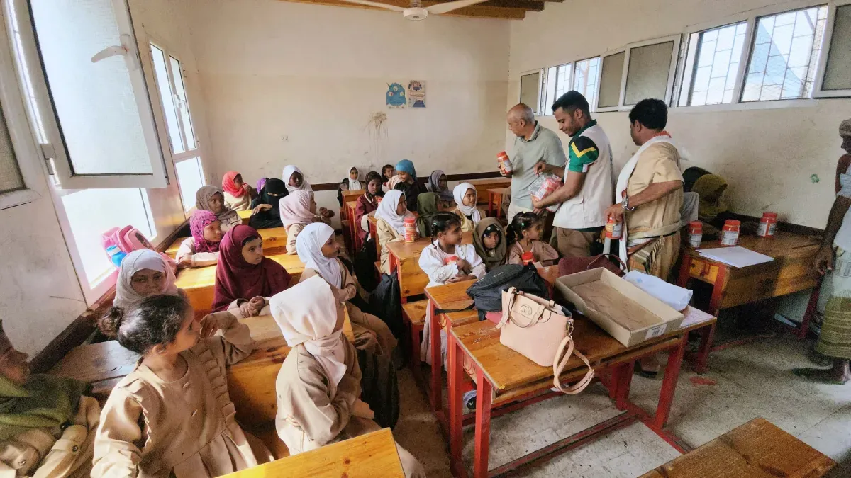 تدشين مشروع تغذية مدرسية في المخا يستهدف 21 ألف طالب