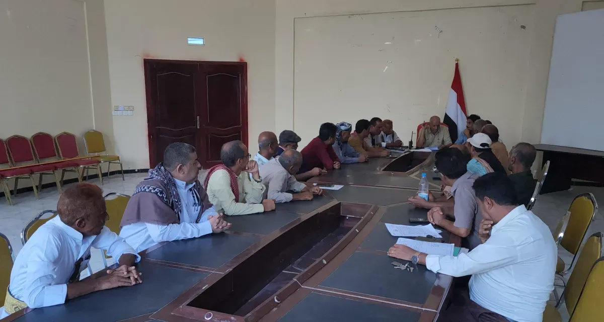 تنفيذي المخا يناقش أضرار السيول ويوصي بمعالجة آثارها