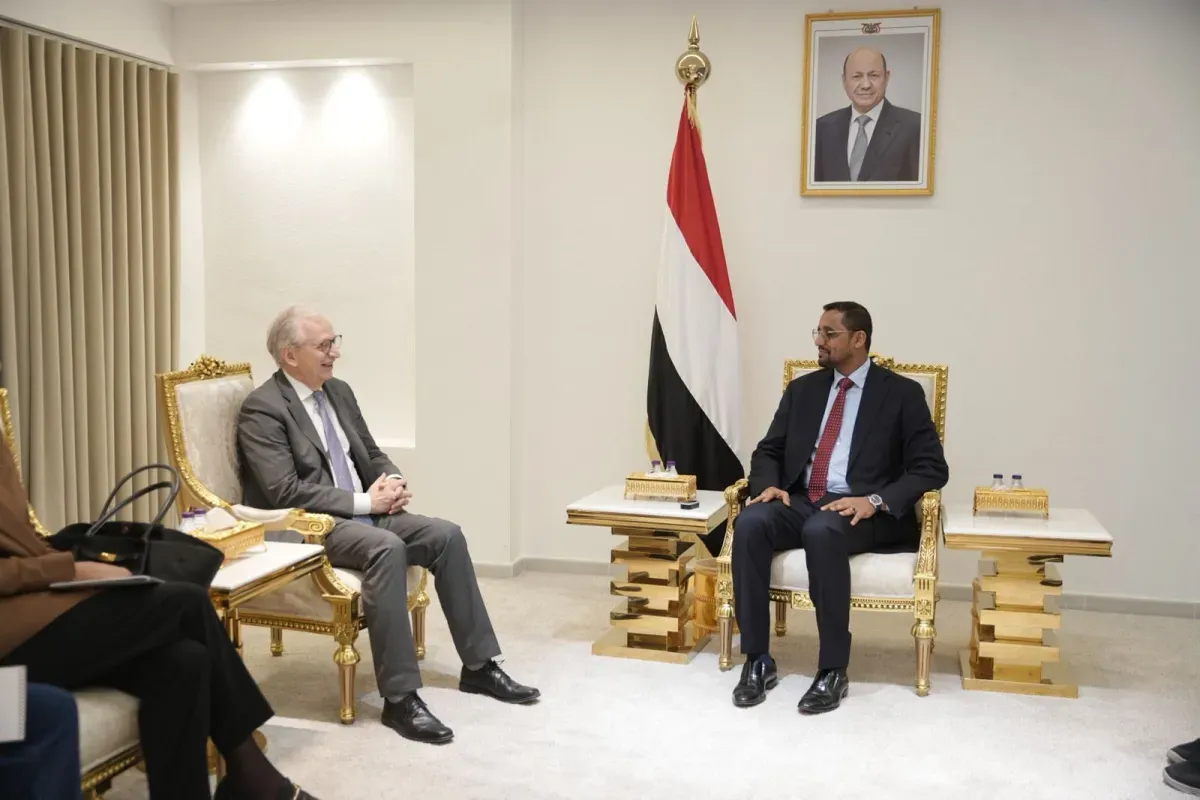 وزير الدولة وليد القديمي يبحث مع السفير الألماني تعزيز التعاون الإنساني والتنموي