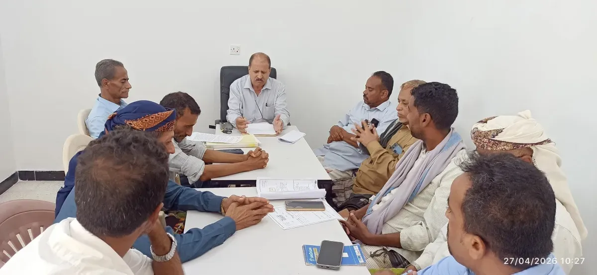 مدير عام ذو باب المندب يترأس اجتماعاً تنفيذياً لمناقشة الاستعدادات للامتحانات الدراسية ومشاريع المياه