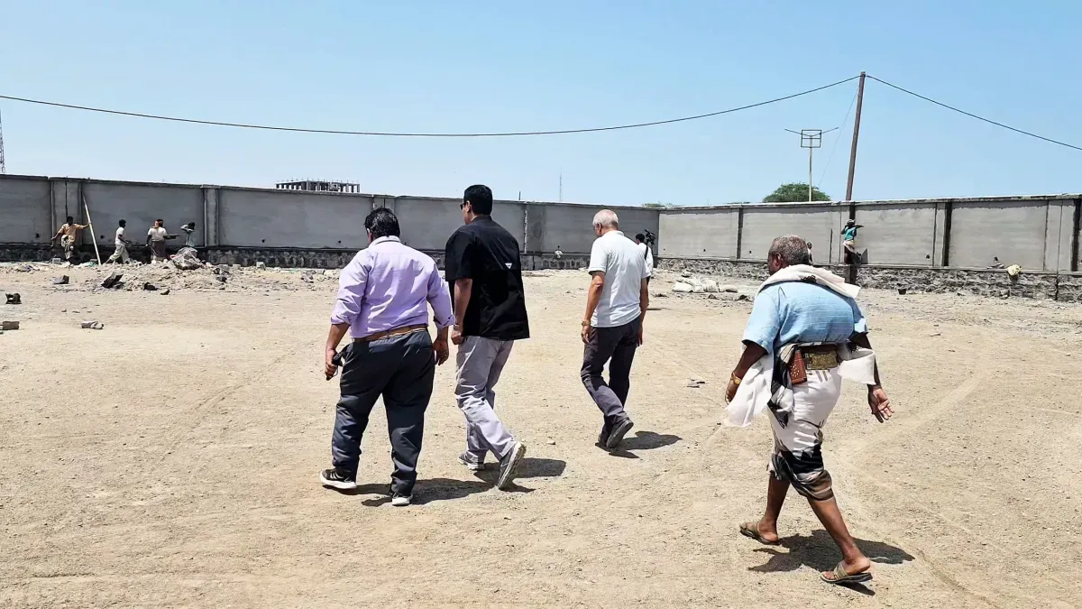 بتكلفة تتجاوز 100 مليون ريال.. تفقد سير العمل في مشروع تسوير ملعب الميناء بالمخا