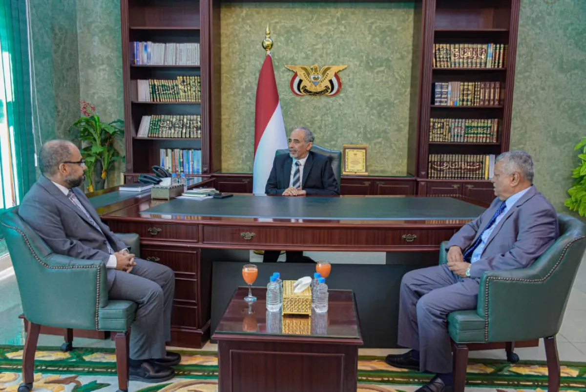 الصبيحي يطلع على أداء الاتصالات والنقل والشباب ويوجه بتعزيز الخدمات وتطوير البنية التحتية