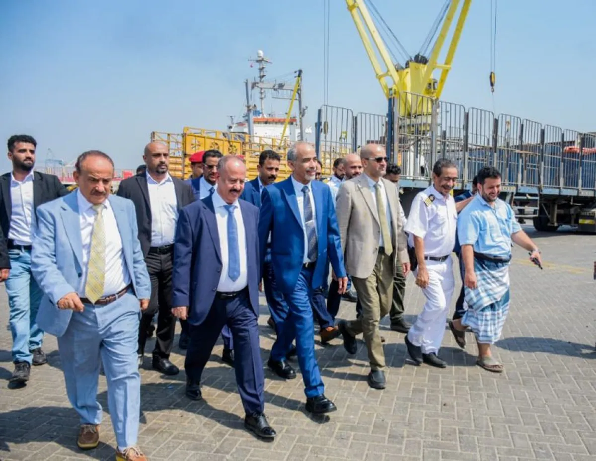 الصبيحي يتفقد وزارة النقل وميناء المعلا ومطار عدن ويؤكد أهمية تطوير الأداء وتعزيز كفاءة الخدمات